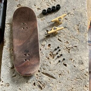 Mini Fingerboard Skateboard Toy Set - Brown